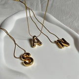Collar con dije de letra en tono dorado grueso, dije de letra de estilo hip hop de acero inoxidable con burbuja para mujeres