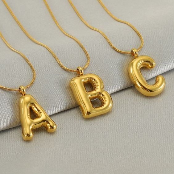 Collar con dije de letra en tono dorado grueso, dije de letra de estilo hip hop de acero inoxidable con burbuja para mujeres