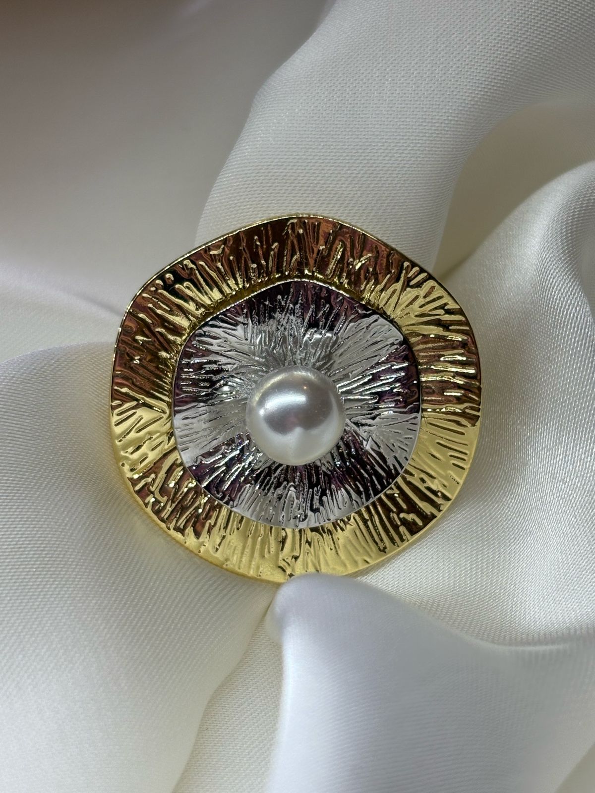Diseño especial de dos capas de color plata y oro con anillo hecho a mano pavimentado con perlas Accesorio exquisito